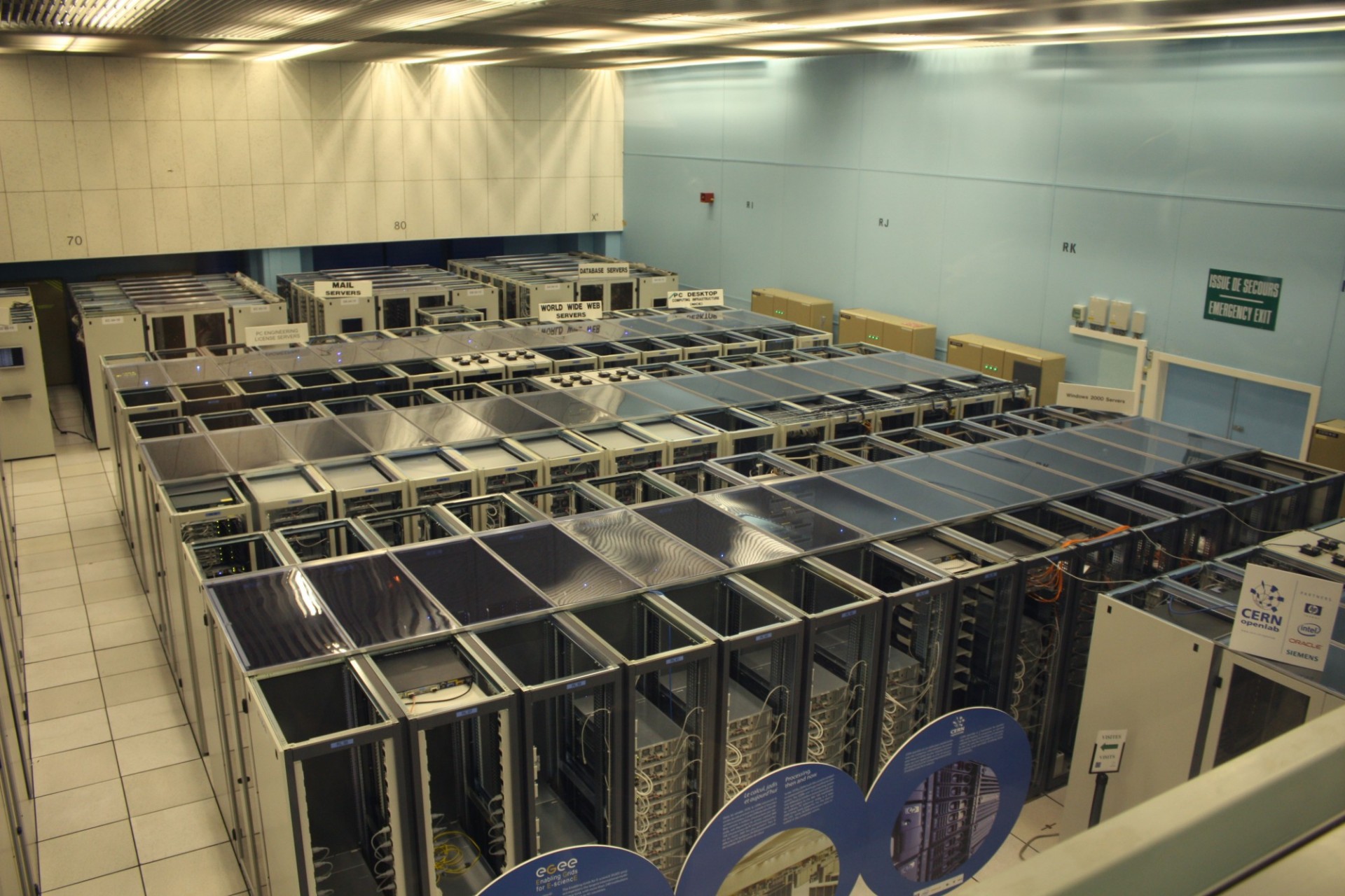 The CERN datacenter with World Wide Web and Mail servers. Source: Wikimedia Commons, CC BY-SA 3.0.