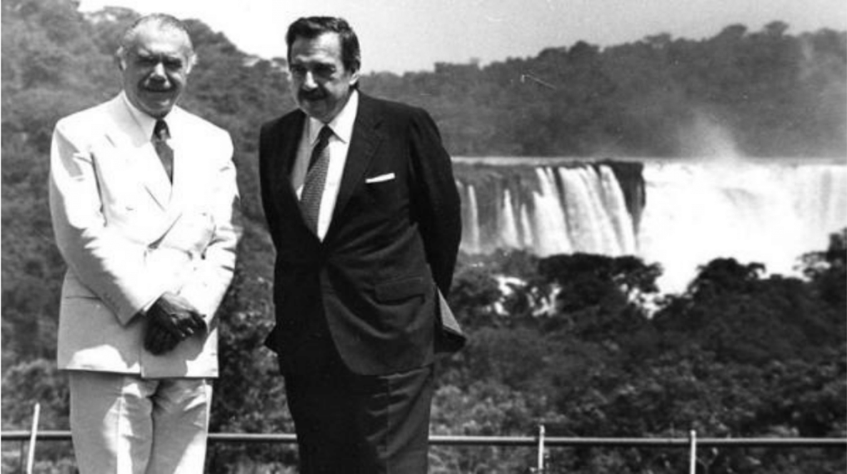 La Nación. “La inauguración del puente Presidente Tancredo Neves.” November 30, 1985. P. 5.