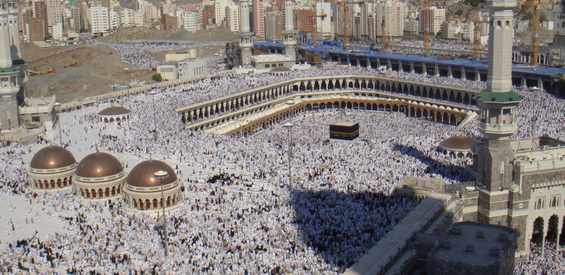 Al-Haram Mosque at the start of Hajj (2008). Source: Al Jazeera English, on Flickr. CC BY-SA 2.0. Al-Haram Mosque at the start of Hajj (2008). Source: Al Jazeera English, on Flickr. CC BY-SA 2.0.