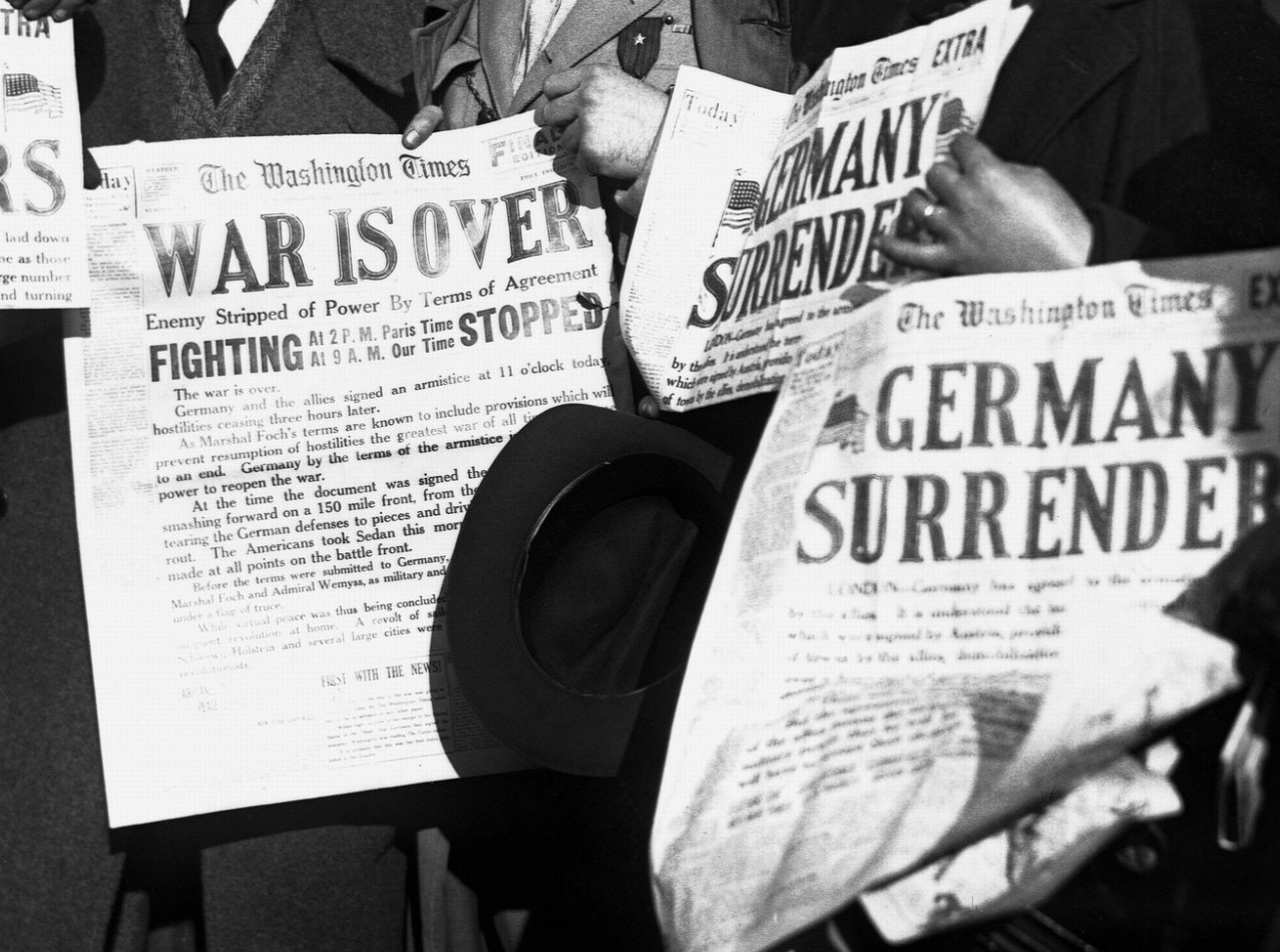 Newspapers announce the surrender of Germany, November 8, 1918.Source: Flickr, Public Domain