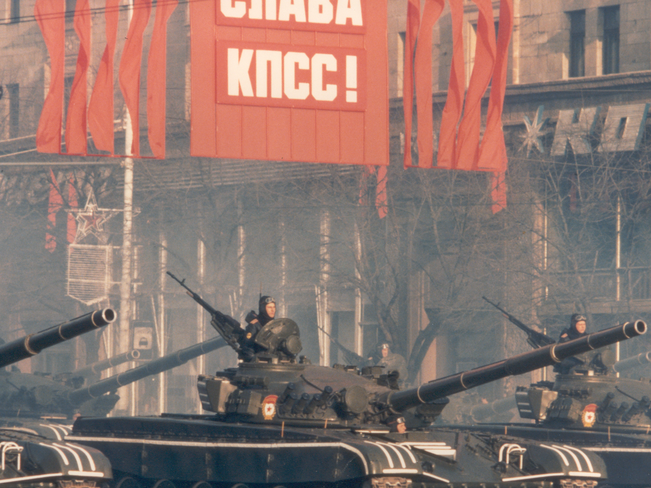 Military parade forming part of the celebration of the October Revolution celebration in 1983. Source: Thomas Hedden on Wikimedia Commons, Public domain.