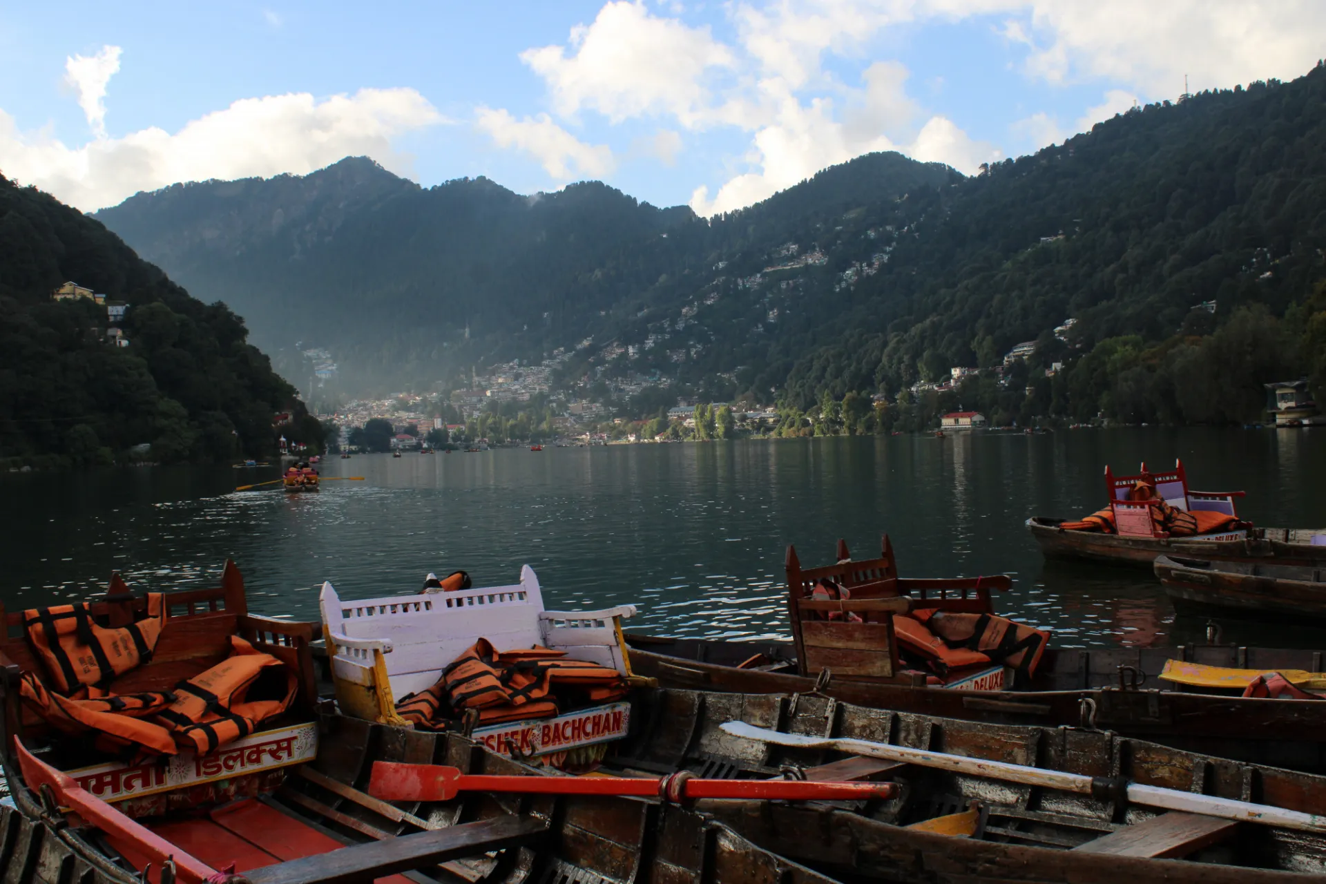 “Naini Lake, Nainital, Uttarakhand, India” — photograph by Saad Akhtar, CC BY 2.0. Source: https://commons.wikimedia.org/wiki/File:Naini_Lake,_Nainital,_Uttarakhand,_India.jpg