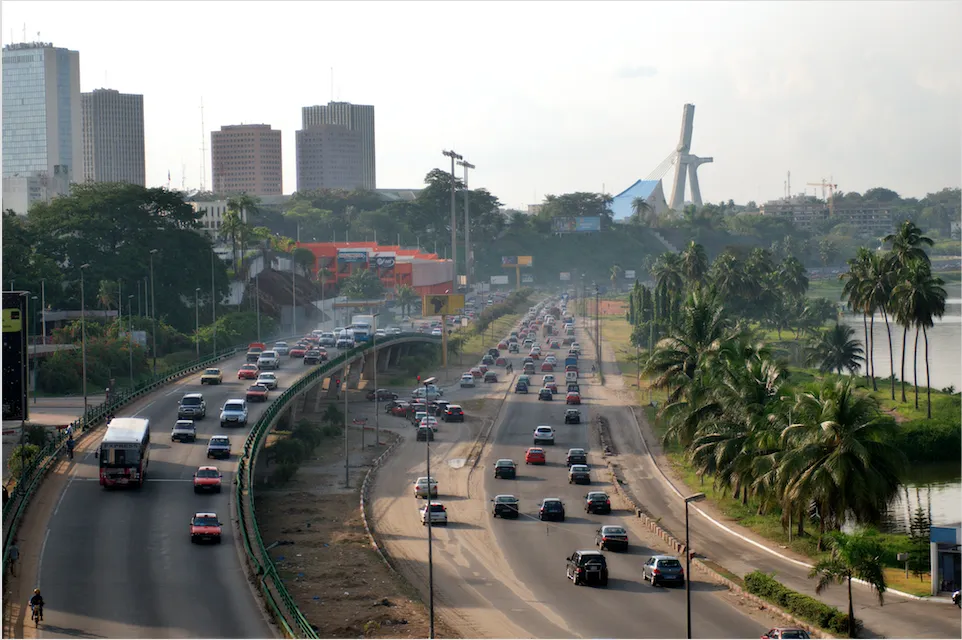 De Gaulle boulevard, in the Plateau district of Abidjan, Côte d'Ivoire. Source: fr.zil, on Flickr. CC BY-SA 2.0