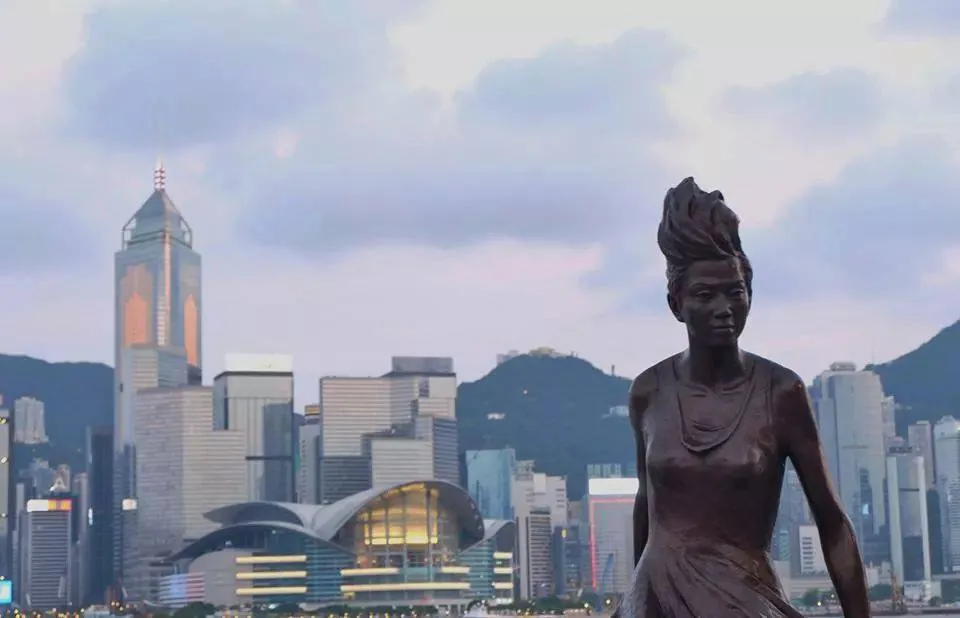 “Anita mui statue2.jpg” by Ilovemui, licensed under CC BY-SA 4.0. Source: https://commons.wikimedia.org/wiki/File:Anita_mui_statue2.jpg
