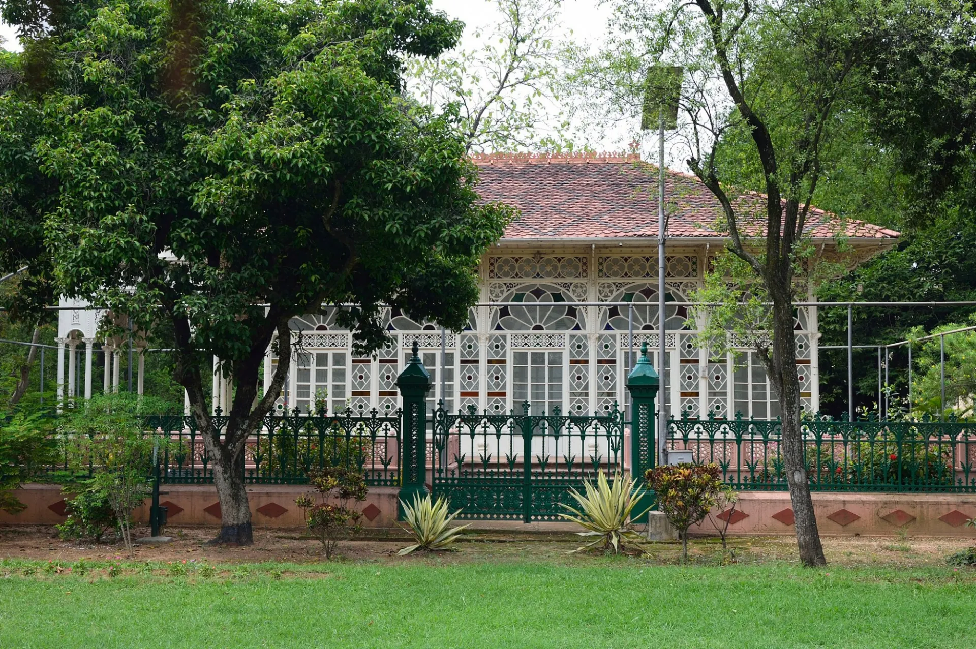  The Upasana Griha (Prayer Hall), built by Debendranath Tagore in 1863, at Visva-Bharati University, Santiniketan. Source: Wikimedia Commons, CC BY 3.0.