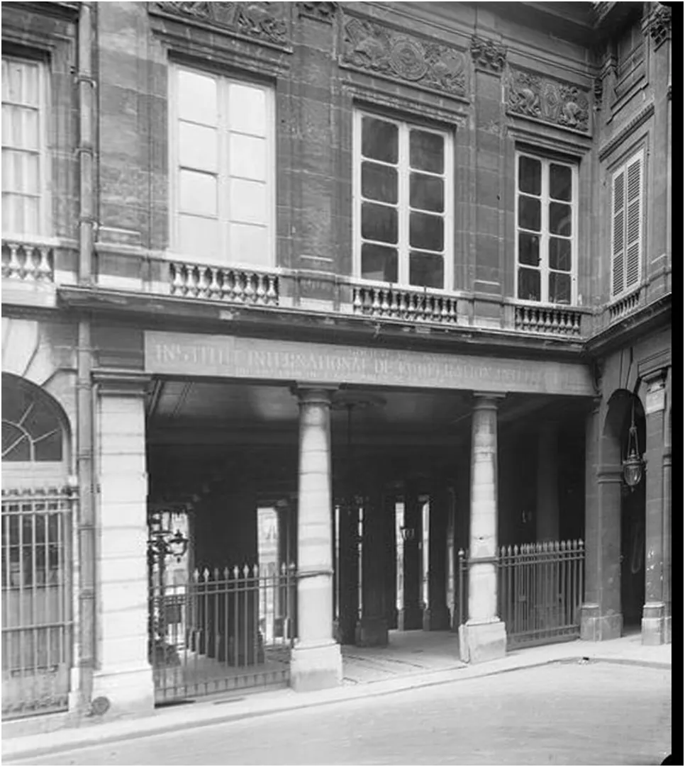 Entrance of the International Institute of Intellectual Cooperation. Source: Ministère de la Culture et de la Communication, via Wikimedia Commons. CC0.
